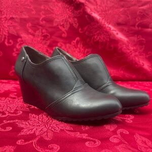 Life Stride Black Wedge Shoes